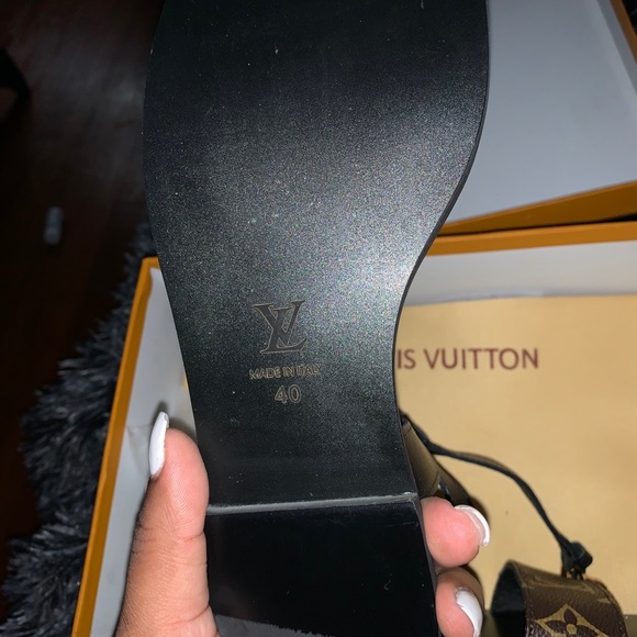 Louis Vuitton Sandals - Picture 3 of 3